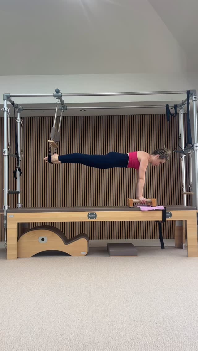 š¤øš¼ one day I'll do it without the trapeze....... maybe š
Stole my daughter's gymnastics handles for this...... Gymnasts BLOW my mind! Love the Cadillac for letting me live out my gymnastics fantasy š„°
#pilates #cadillacpilates