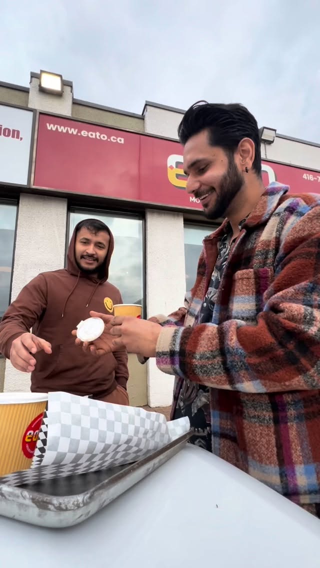 Crunchy Handmade Samosa @eato.ca
Order party packs @eato.ca
#bestfoodtoronto #delhifoodblogger #streetfood #scarborough #toronto