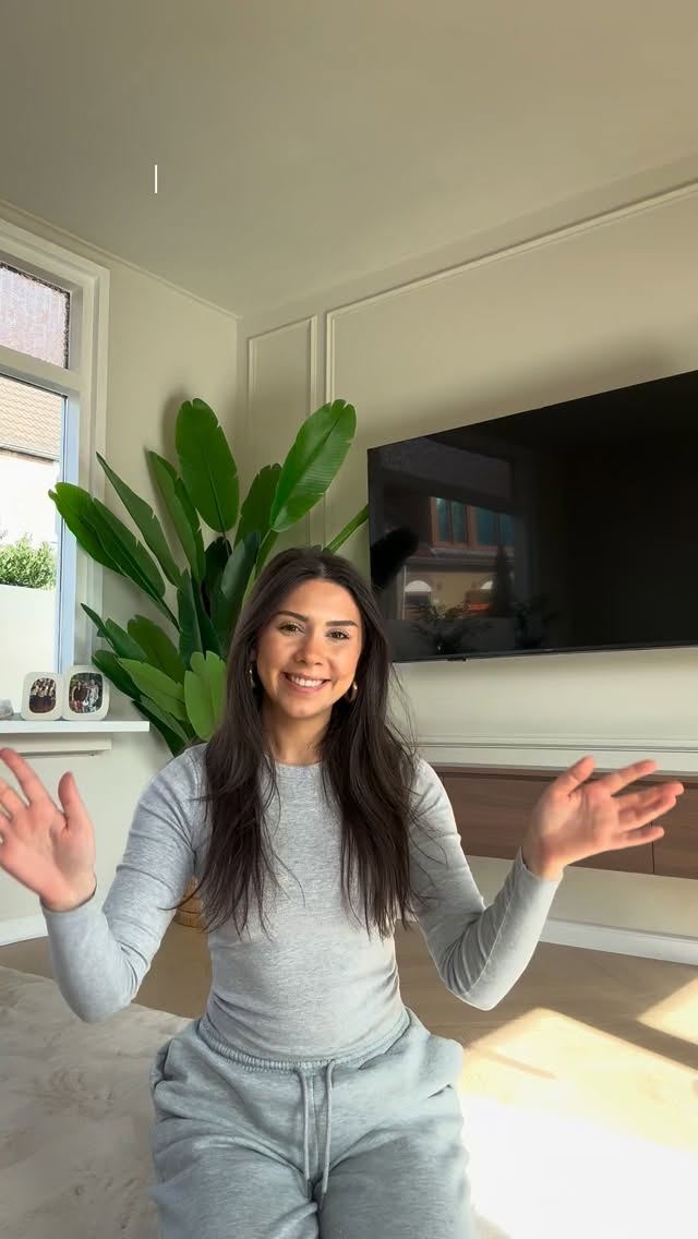 Er kwam een vraag of we deze oefeningen nog een keer konden delen zodat je ze makkelijk kunt opslaan 🤍
✨ Oefeningen ter voorbereiding op de bevalling
✨ Gewoon thuis te doen
✨ Zonder spullen
De oefeningen staan trouwens ook in de highlights op onze Instagrampagina.
#oefeningen #zwanger #stretching #verloskundigen #yoga