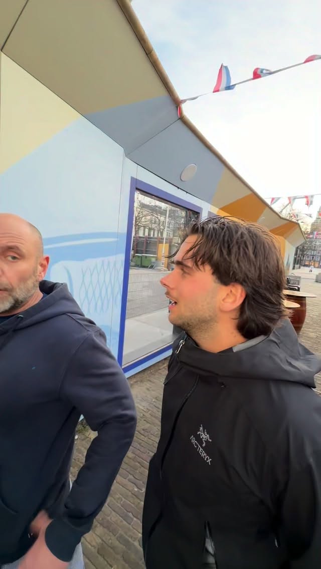 20 MAART BARRIES AT LAAK
—WILDE BURGER—
Wild zwijn patty • brioche •
wilde paddenstoelen in beenmerg •
vijgen-mosterdmayo • pickles
SECURE YOUR BURGER
TICKET LINK IN BIO