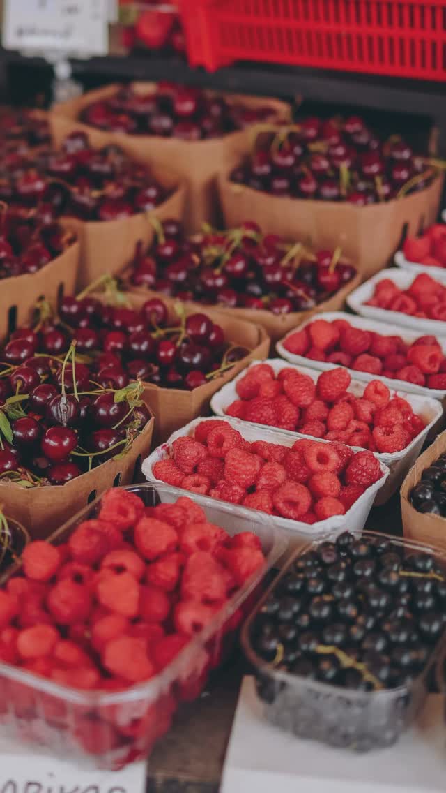 Spring is almost here, which means farmers market season in San Diego is in full swing. Fresh flowers, local produce, artisan goods, live music, and that perfect coastal weather, it’s one of the best ways to spend a morning or evening in our communities.
If you’re looking to shop local this week, here are a few great San Diego farmers markets to check out:
📍 Coronado Farmers Market
1201 First St at B Ave
Tuesday | 2:30 PM – 6:00 PM
📍 Little Italy Mercato Farmers Market
501 W Date St (Kettner Blvd to Front St)
Saturday | 8:00 AM – 2:00 PM
📍 Hillcrest Farmers Market
3960 Normal St (Lincoln Ave to University Ave)
Sunday | 8:00 AM – 2:00 PM
📍 North Park Farmers Market
North Park Way (Ray St to Granada Ave)
Thursday | 3:00 PM – 7:30 PM
📍 Otay Ranch Farmers Market
2015 Birch Rd & Eastlake Blvd
Tuesday | 4:00 PM – 7:00 PM
📍 La Mesa Farmers Market
La Mesa Blvd (Palm Ave to Allison Ave)
Friday | 3:00 PM – 7:00 PM
From picking up seasonal fruits and vegetables to discovering local makers and enjoying the neighborhood vibe, farmers markets are one of the many reasons people love living in San Diego.
Thinking about calling one of these amazing communities home? Let’s talk.
🖤 Remi Pieratt
📞 619.972.7364
🖋 Compass | DRE 01764378
〰 remi.pieratt@compass.com
#SanDiegoFarmersMarket #CoronadoLiving #SanDiegoLifestyle #ShopLocalSD #CompassRealEstate