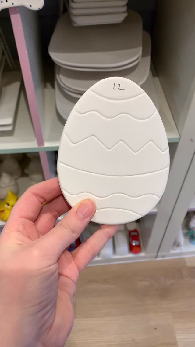 What are you painting this spring? 🌸
We have some fun new pieces ready for Easter waiting to be painted 🐰