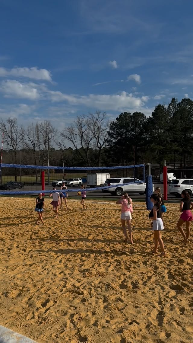 Calling all girls ages 7–18! ☀️🏐 Come join the fun at the Tuscaloosa Beach Club and grow your game (or learn it 😉) with club-level beach volleyball training for athletes of all skill levels. Whether you’re just getting started or looking to take it to the next level, you’ll find sunshine, supportive coaching, and an amazing community waiting for you. Join today. Spots are filling up fast! Link in bio and be sure to follow @tuscaloosabeachclub!! ✨🌞🤸🏼♀️