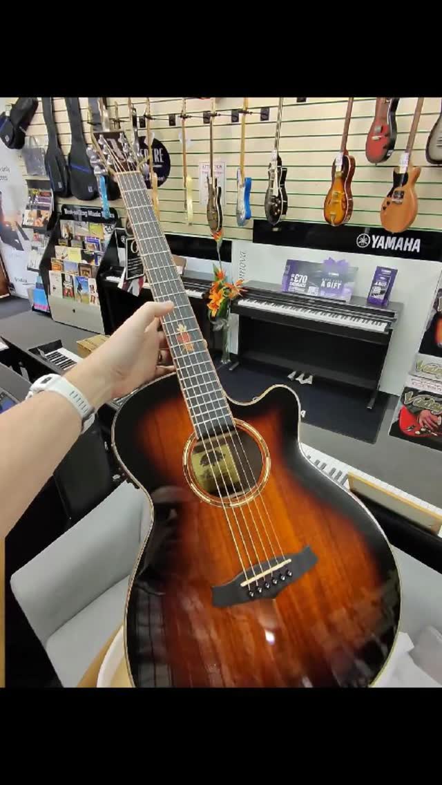 🔥 “The @tanglewooduk TWX4CE Koa just landed and it’s bringing serious island‑sun energy to the shop.”
#tanglewood #winterleaf #exotic #guitar #stourbridgemusic #shoplocal #musicshop #electroacoustic