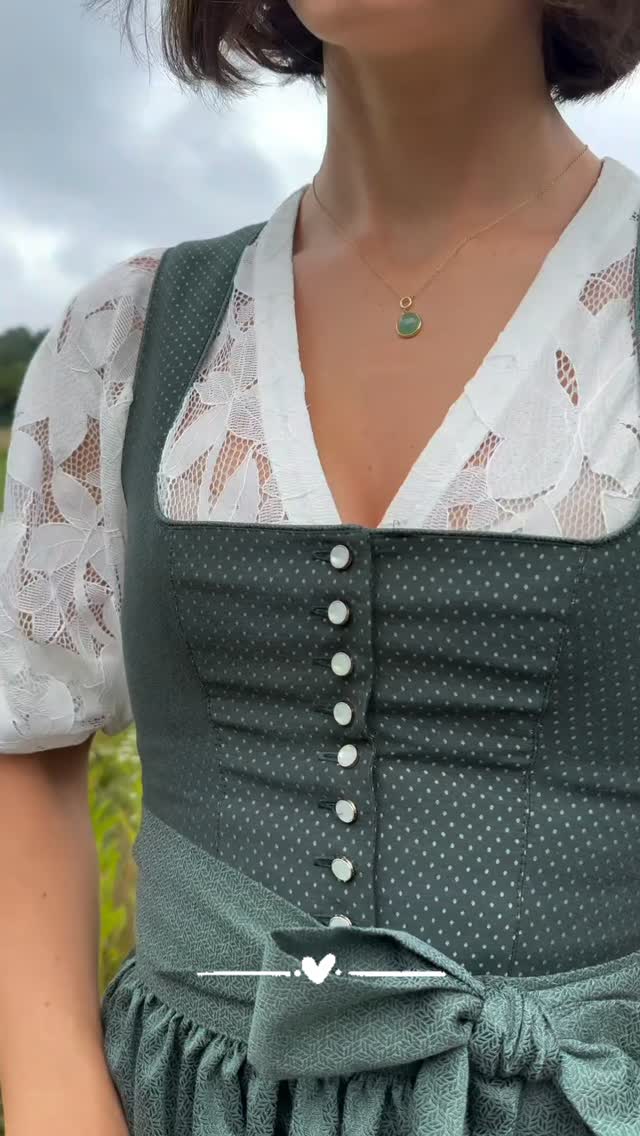 Diese tolle Kombi findet ihr natürlich auch bei uns 🔥❤️
#passau #dirndllove #dirndl #tracht #dirndlzeit