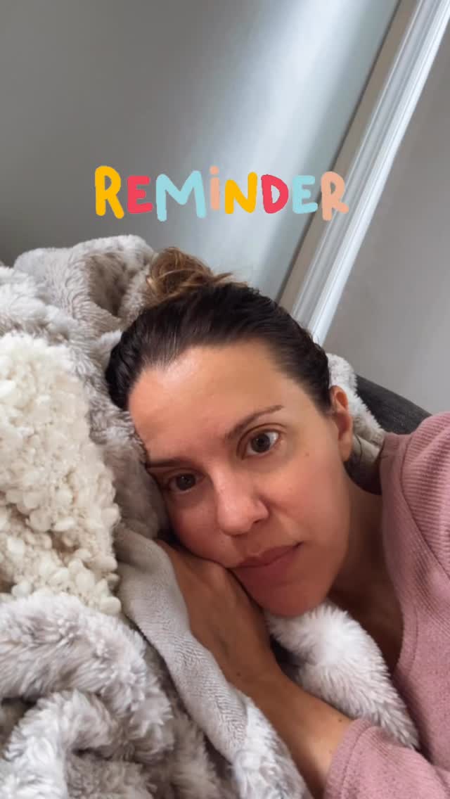 Friendly reminder: chronic bloating, constipation, and diarrhea can point to a food intolerance… but they can also be your gut saying, “I’d like some fiber please.”
Before you cut out gluten, dairy, joy, and half your grocery list… try adding something first.
Like:
• fruits 🍎
• veggies 🥦
• whole grains 🌾
Sometimes the solution isn’t another restriction, it’s feeding your gut what it’s actually asking for.
Your digestive system might just need a little support… not a full food breakup. 😉
Are you trying to decipher your symptoms? DM me for support!
#foodallergies #intolerance #foodintolerance #fiber #dietitiantips