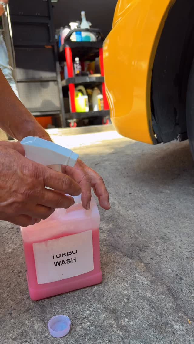 🔥 Llegó Turbo Wax de Bmax
El nuevo limpiador, desmanchador y descontaminador de rines para carros y motos que actúa ultra rápido.
✔ Limpia al instante
✔ Desmancha sin esfuerzo
✔ Elimina la contaminación
✔ No mancha ni daña las superficies
Dale a tus rines el acabado profesional que merecen.
📍 Consíguelo en Carrera 65 con Calle 20, Guayabal – Medellín
Bmax
Profesionales en aseo ecológico ♻️
#Bmax #TurboWax #LimpiezaAutomotriz #Detailing #RinesBrillantes CarCare MotoCare ProductosProfesionales