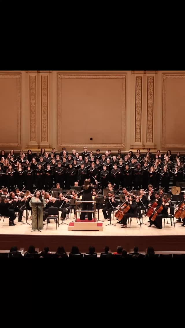 A powerful moment from Carnegie Hall: Hear My Prayer by Felix Mendelssohn on Saturday, March 14 ✨
Congratulations to soprano soloist Katerina Burton and conductor Charlotte Botha, the New England Symphonic Ensemble, the Colgate University Chorus, and the Hamilton College Choir.
#CarnegieHall #ChoralMusic #Mendelssohn #HearMyPrayer #withMidAmerica2026