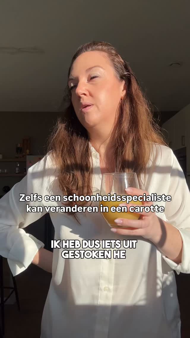 Ja hoor, ook ik kan veranderen in een carotte. 🥕😅
Ik probeerde zelfbruinende druppeltjes van een ander merk uit… en dat was duidelijk niet mijn beste idee.
Maar bon, ook dat is de realiteit: niet elk product past bij elke huid.
En net daarom sta ik zo hard op eerlijk advies. Geen trial-and-error op jouw gezicht, wel kiezen wat écht bij je past. 🤍
Stuur me gerust een bericht voor advies, of shop via www.purelle.be 🤍
Veel liefs,
Lien
Pur’elle Huidinstituut
☎️ 0494 58 65 50
📩 info@purelle.be
🌍 www.purelle.be
@cedricjochems