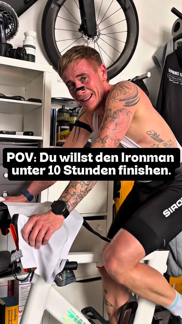 Ironman Training klingt immer cool…
bis die Intervalle beginnen. 🚴♂️💀
Zwischendurch frage ich mich kurz:
„Warum mache ich das eigentlich freiwillig?“
Und dann wartet in der Küche lecker Kuchen.
Motivation wieder gefunden. 🍰
Road to Sub10 geht weiter.
#ironmantraining #triathlonlife #triathlontraining #triathlonmotivation #indoortraining