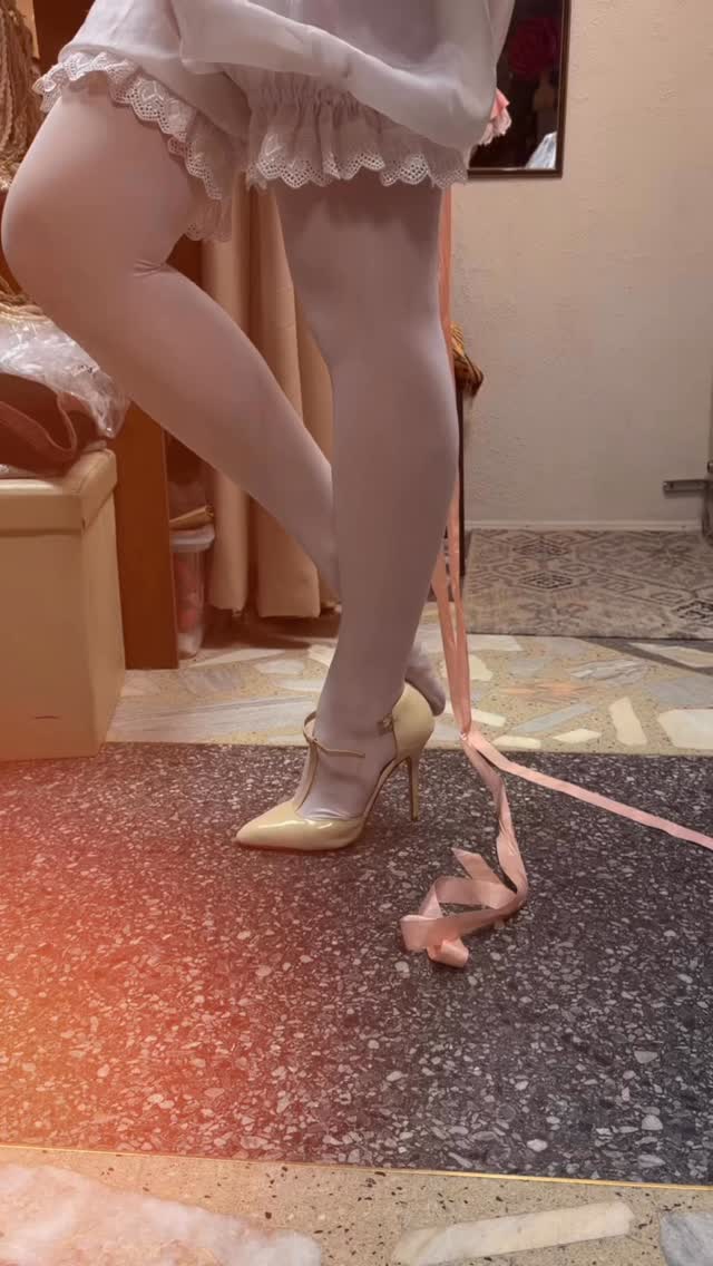 Get ready with Tėja salonu - XIX amžiaus suknelę.
Mielosios, ar ryžtumėtės tokį pasiruošimo ritualą kartoti kasdien? Parašykit komentaruose. ✨
#historicalfashion