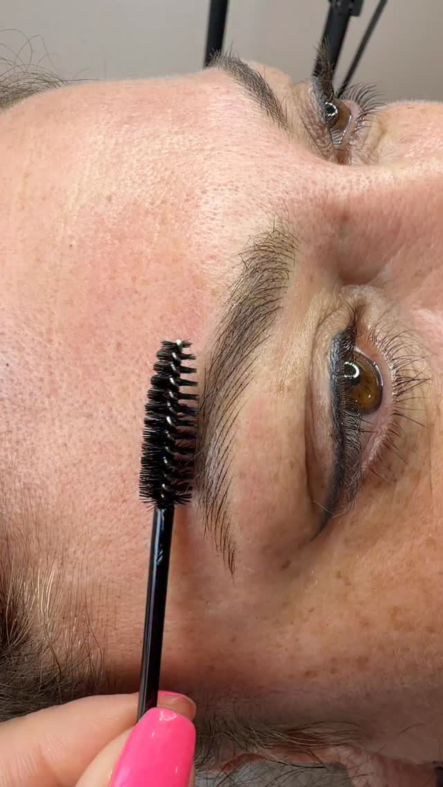💁♀️Everyone come asking for #Blushhairstrokebrows
2nd work to day for our returned clients after 4 years having her eyeliner tattoo with us ❤️❤️❤️