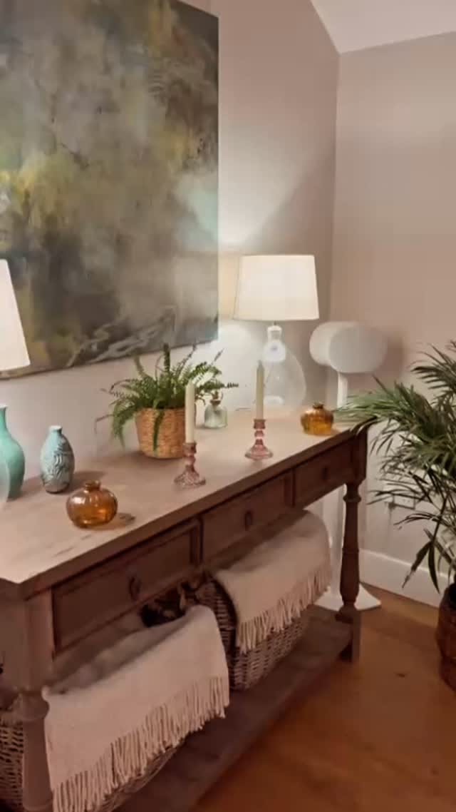 Thank you @lucyrouthart for being the best stand neighbour at Manchester art fair last year and for buying two paintings from me last month. You really are one of life’s cheerleaders and I will miss you so much this year as I need a year off to recover! Enjoy your special birthday year beaut and thank you. They look perfect in their new home. Xxx
#artistssupportartists
#artfriends
#supportsmall