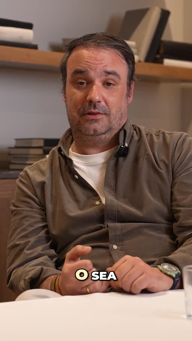 “Detrás de cada gran plato, hay una historia que merece ser contada.” 👨🍳📖✨
En el Episodio 46 de Paladares y Relatos 🎙️ conversamos con el Chef Borja Ferrero @borjafsoto sobre lo que realmente ocurre más allá de una cocina de alto nivel en @grupocarolo 🍽️🔥.
Desde su llegada de España 🇪🇸 hasta los desafíos de “meterse al barro” junto a su equipo en @blanco_castelar 👨🍳🤝, Borja comparte lecciones de resiliencia, liderazgo y compromiso real 💬✨.
Este clip es solo un fragmento de una charla profunda sobre lo que significa ser humano en una industria exigente, intensa y formadora de carácter 💭🔥.
🎧🎙️ Escucha el episodio completo en Paladares y Relatos:
👉 YouTube 📹
👉 Spotify 🎵📽️
👉 Apple Podcasts 🍎
#PaladaresYRelatos #BorjaFerrero #GrupoCarolo #Gastrosophia #PodcastGastronomico #CulturaGastronomica