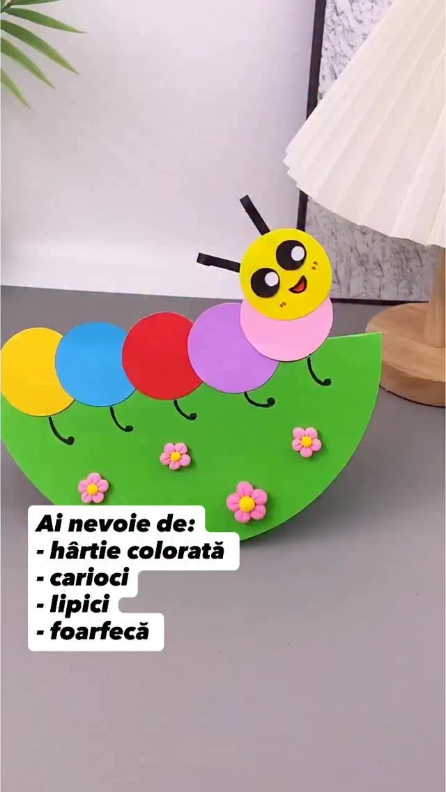 O activitate simplă și colorată pe care copiii o pot face cu mare bucurie. Din câteva cercuri de hârtie, puțin lipici și multă imaginație, apare o omiduță prietenoasă care se plimbă prin iarbă printre floricele. 🌸
#gradinitaonline #activitaticopii #activitatipentrucopii #kidsactivities #activitiesforkids