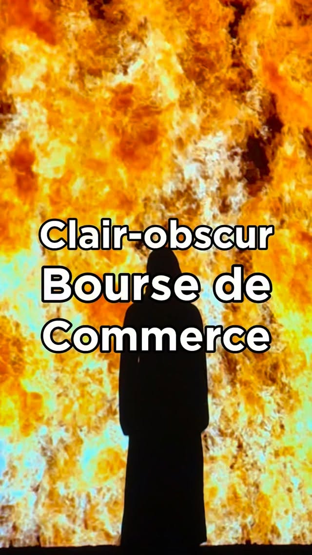 L’exposition « Clair-Obscur » à la Bourse de Commerce rassemble une centaine d’œuvres de la Collection Pinault. Le clair-obscur, ce procédé artistique, apparu à la Renaissance et très présent à l’époque baroque, joue sur les contrastes entre lumière et obscurité. Sous le grand dôme, l’artiste Pierre Huyghe présente Ca mata. Cette œuvre nous emmène dans le désert d’Atacama, au Chili, pour y réfléchir à la place de l’être humain dans l’univers. Dans la galerie 3, les peintures de Victor Man montrent des scènes énigmatiques baignées d’ombres, où apparaissent des personnages presque fantomatiques. Le film « Fire Woman » de Bill Viola, quant à lui, s’interroge sur la frontière entre la vie et la mort. Des artistes comme Alberto Giacometti ou Jean Dubuffet y montrent une vision plus fragile et incertaine de l’être humain. Restez aussi ébahi devant « Axial Age » réalisé par Sigmar Polke à l’occasion de la 52e Biennale de Venise en 2007. Quant aux œuvres de James Lee Byars, elles explorent une dimension presque spirituelle de l’art, entre mystère, lumière et quête intérieure. Rendez-vous jusqu’au 24 août pour découvrir cette exposition.
————————
📍 Bourse de Commerce—Pinault Collection
2, rue de Viarmes - Paris 1er
Ouverture tous les jours (sauf le mardi), de 11h à 19h et en nocturne le vendredi, jusqu’à 21h
🎟️ Plein tarif : 15 € — Tarif réduit 10 € (pour les 18-26 ans) —Demi-tarif : Adhérents Super Cercle avant 16h — Gratuité: Chaque premier samedi du mois, de 17h à 21h, et tous les jours pour les moins de 18 ans, les possesseurs de la carte Membership Pinault Collection et les adhérents Super Cercle après 16h.
#boursedecommerce #fondationpinault #pinaultcollection #parismusees