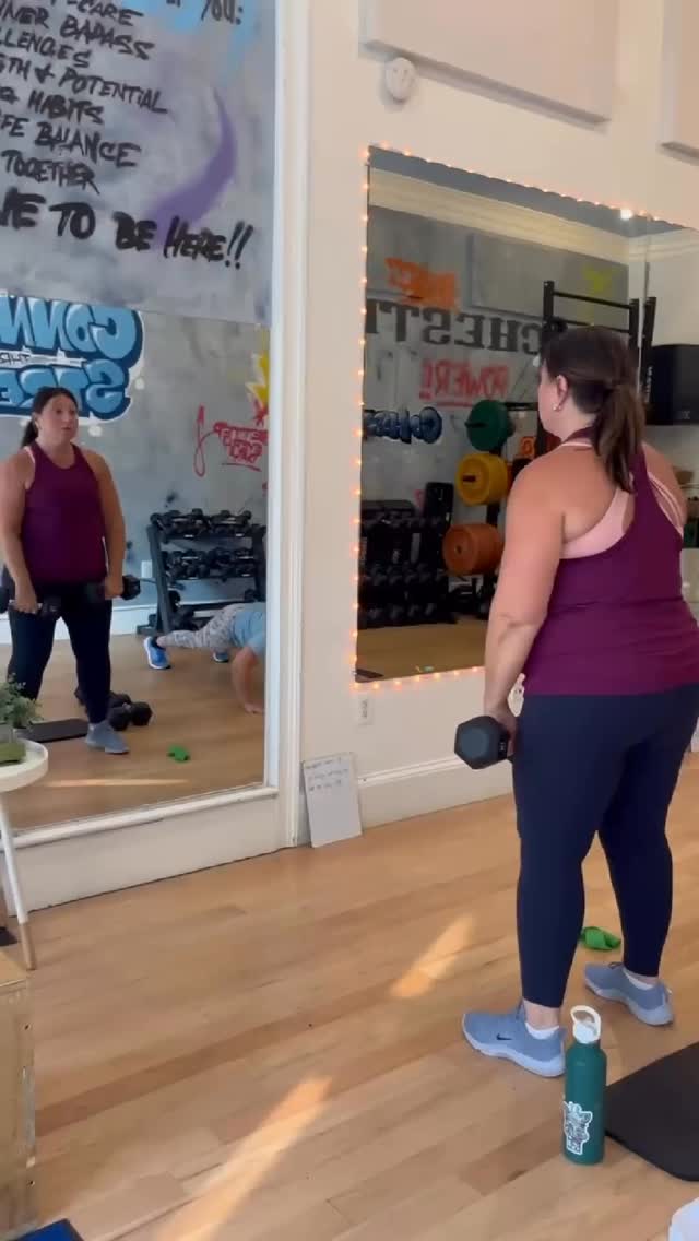 🔥Get the best of both worlds with Small Group Training!🔥
Small Group Training combines the personalized attention of personal training with the fun, motivating energy of a group.
3 Reasons to Try Small Group Training:
✨ More Affordable: Receive expert coaching tailored to your goals and fitness level at a lower cost than traditional 1:1 personal training.
✨ Motivating Atmosphere: Train alongside 2–6 others and feed off the group energy! It’s supportive, encouraging, and way more fun when you’re getting stronger together.
✨ Built-In Accountability: A consistent schedule and a supportive team help keep you committed and showing up.
What are you waiting for?
DM us to book your first session for ONLY $40 with our Intro Offer! You’ll also get a FREE class when you sign up! 🤩
#bostonsmallbusiness #savinhill #bostonfitness #personaltrainerboston #Bostonhealth