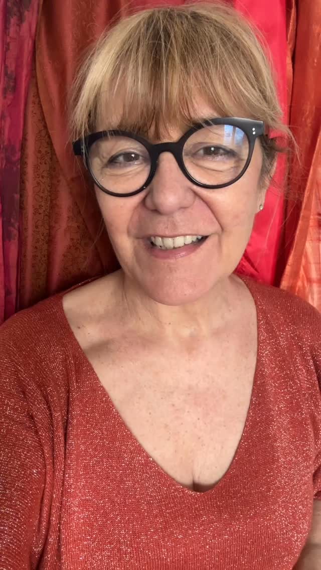 Vous voulez connaître le pouvoir des couleurs sur notre beauté et notre vitalité?
Je vous invite à mon live le mardi 17 mars à 20H30! trop hâte!
Êtes-vous concernée ?
épuisée?
Vous aidez les autres et vous ne recevez rien en retour
Vous n’avez plus d’énergie
Vous ne vous aimez plus dans le miroir
Vous ne vous sentez pas belle
Vous êtes éteinte
Vous êtes fatiguée de vous sentir transparente...
Si vous répondez oui à au moins une affirmation alors je suis ravie de vous inviter à ma soirée en live « des couleurs pour la vie »
MARDI 17 MARS à 20H30
Des techniques simples qui vont vous permettre de retrouver du peps, de l’énergie, de l’envie et tout ça sans dépenser des fortunes, sans rien de compliqué,
Durée cette soirée, vous allez :
- Comprendre le pouvoir des couleurs
- Découvrir les bienfaits d’une palette de couleurs personnalisée
Je vous attends avec impatience !
Mardi 17 mars 20H30 en live sur youtube (durée environ 1 heure)
inscription :
https://www.vitalcolor.fr/soiree-haute-en-couleur