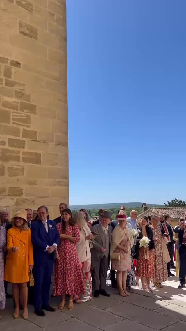 Ça me manque un peu ce son de cloches 🥹🤍
Wedding planner Paris, organisation de mariage, cérémonie de mariage, église, sortie des mariés, wedding in Provence, mariage en Provence
