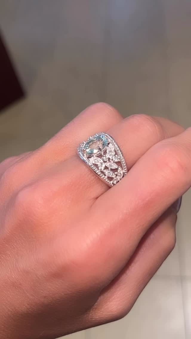 March birthstone is the Aquamarine. 💎
Which is told to bring luck, reduce stress & heighten clarity ✨ It is also a personal favourite of ours. 😉
Shop our exclusive aquamarine jewellery collection by Corey. 💎✨
#southsurreyjeweller #nataliajewellers #bycoreyg #yvr #southsurreybc