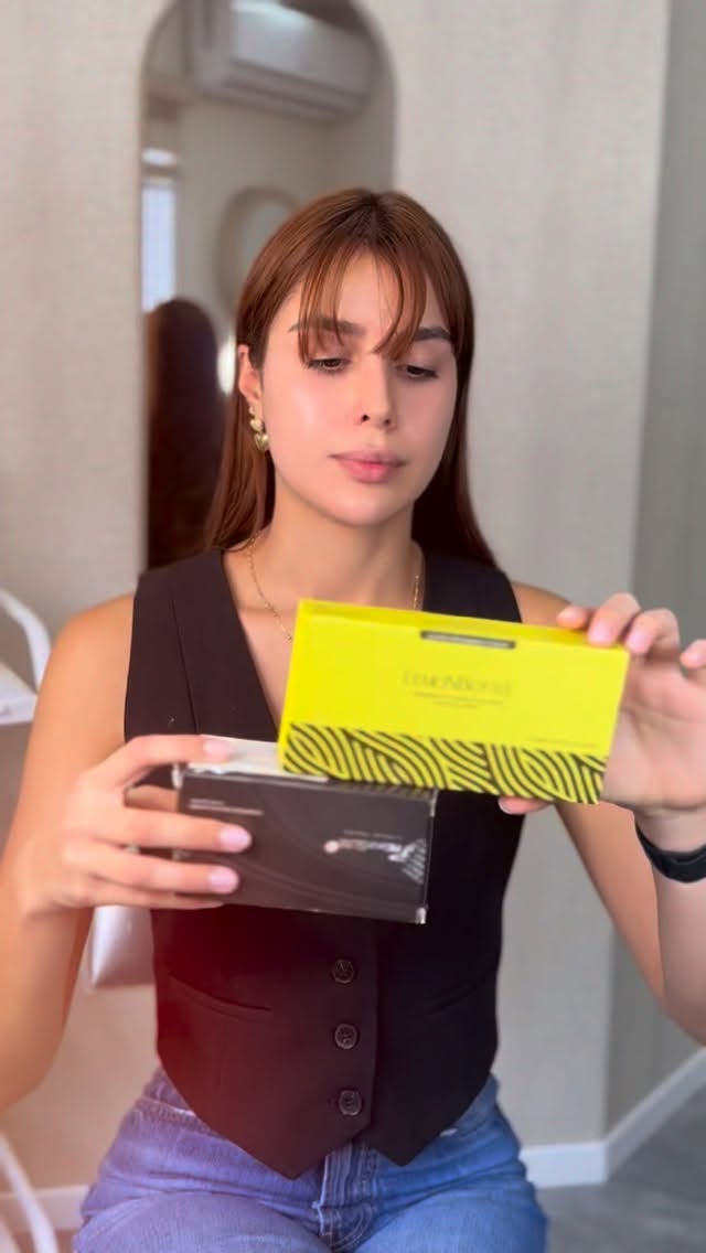 ¿Lemon Bottle o Enzimas? 🤔✨
¡Ambos son increíbles, pero tienen propósitos distintos! Aquí te cuento cuál elegir según tu objetivo:
🍋 Lemon Bottle: Perfecto si buscas resultados rápidos y sin inflamación. Ideal para eliminar esa grasita localizada rebelde.
🧪 Enzimas Recombinantes: Tu mejor aliado para tratar grasa + fibrosis y celulitis. Actúa sobre estructuras más complejas de la piel.
¿Tienes un evento pronto o buscas un cambio más profundo? ¡Te asesoramos en los comentarios! 👇