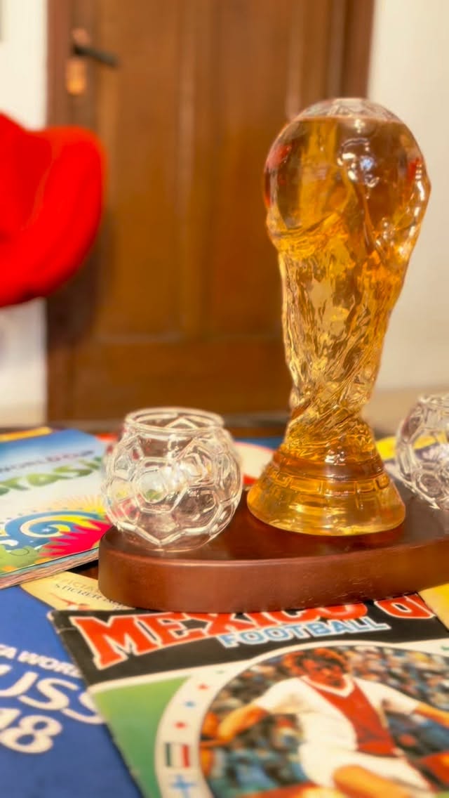 Cada vez estamos más cerca de la competición de fútbol más esperada del mundo.
La copa espera ser levantada por el mejor… y ahora ese puedes ser tú, siendo el capitán de la mesa. 🥃🔥⚽️
Consíguela a través de nuestra página web o pregúntanos por WhatsApp: +57 322 7622390.
#friends #worldcup2026 #bogota #futbol #cheers