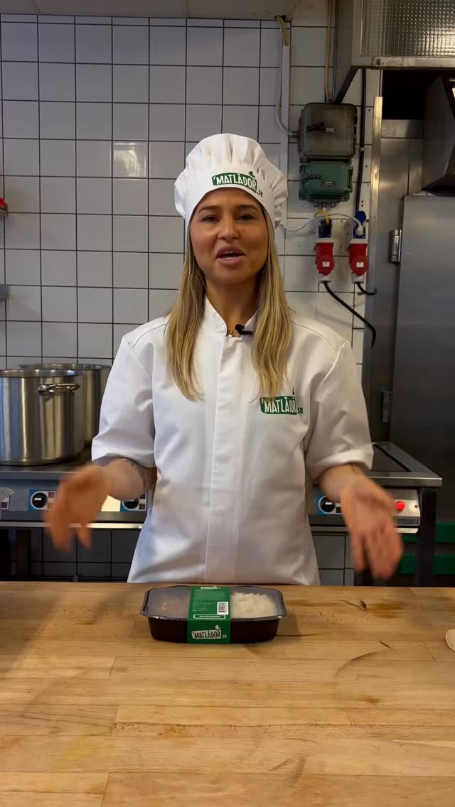 NY MATLÅDA - drop 1/2 👉🏼 TACOGRYTA 🤩🤤💥
Krämig tacogryta med fettsnål nötfärs, majs, Philadelphia & tacosås, serveras med ris 💪🏽 sjuuuukt god OCH nyttig!
Kcal 671 / Protein 42,5g / Kolhydrater 87g / Fett 17g
✅ Glutenfri
Finns NU att beställa på matlådor.se 💚
Vill du prova den direkt? Hitta den i buffén hos ica_alvikstorg (BARA IDAG) 😱 där kan du även köpa med dig den DIREKT hem 🧑🏼🍳
-
#matlåda #matlådor #fyp