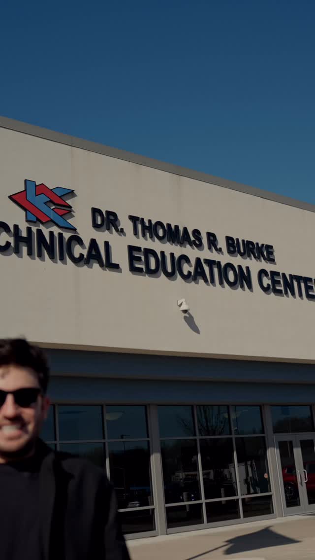 Our CEO, Luis Padilla, recently attended KC BizFest to share marketing and branding insights with high school students learning about entrepreneurship.
Always good to see students exploring new ideas and the world of business. #befresco🦩