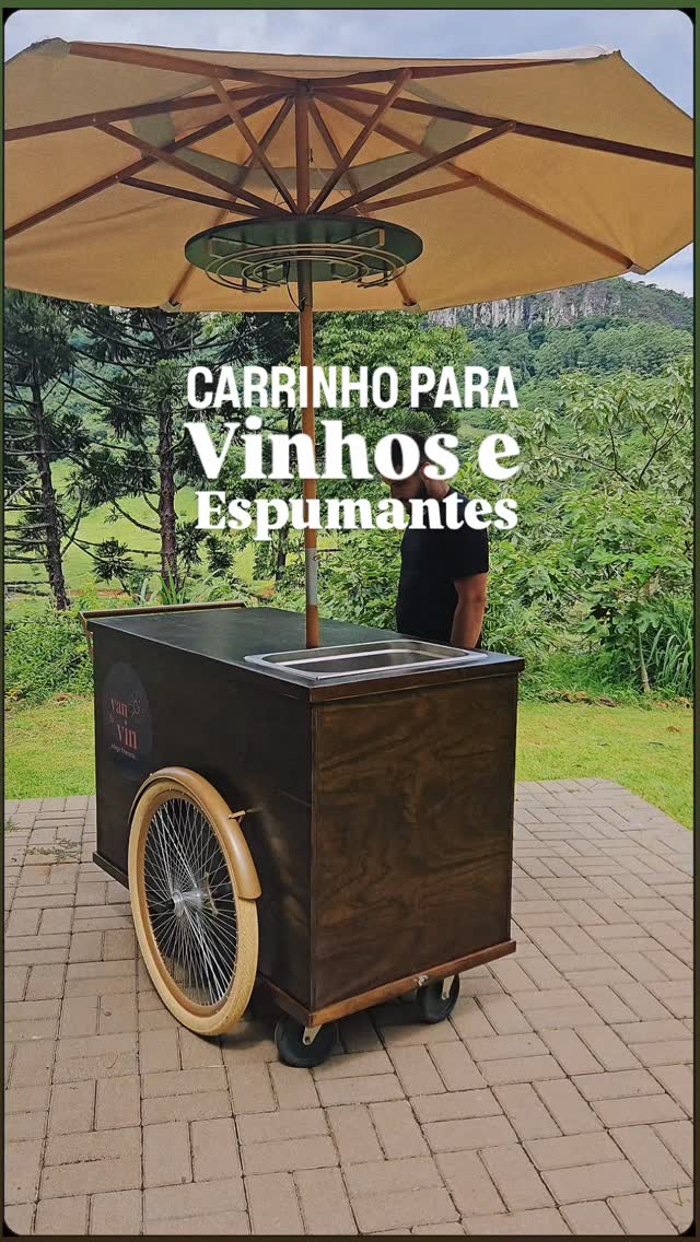 🍷 Carrinho para Vinhos e Espumantes, diretamente da Serra Gaúcha com entrega para qualquer lugar do Brasil!
Uma verdadeira estação de experiência: possui bancada de 120x65cm com champanheira de inox embutida e ombrelone com suporte aéreo para taças, oferencendo design que vai muito além da funcionalidade.
Modelo desmontável, sem a necessidade de ferramentas para montagem.
🚚 Além disso, pode ser entregue para todo o Brasil.
Uma excelente opção para quem busca mobilidade e diferenciação imediatamente percebida pelo cliente para crescer o seu negócio.
📩 Quer receber o oçamento completo ou falar com a gente? Comenta aqui em baixo orçamento que vamos te enviar!
📦 Frete não incluso, será cotado conforme destino.
#carrinhoparavinhos #carrinhoparaespumantes #estacaodeexperiencia