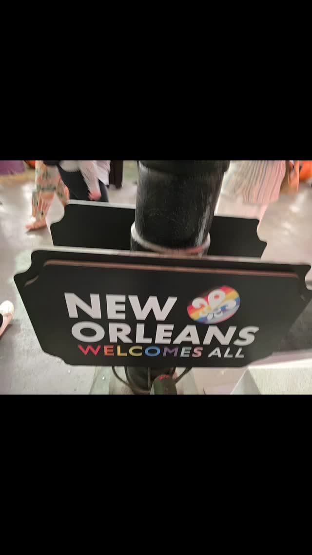 New Orleans. Octavia Books. Song of Hummingbird Highway. Saturday, March 21, 1:30pm. SPARKLE pop up. See you there!
#magicalrealism #writingcommunity #chucktaylor #debutnovel #authorsigning
Whats your favorite funky song - old or new?