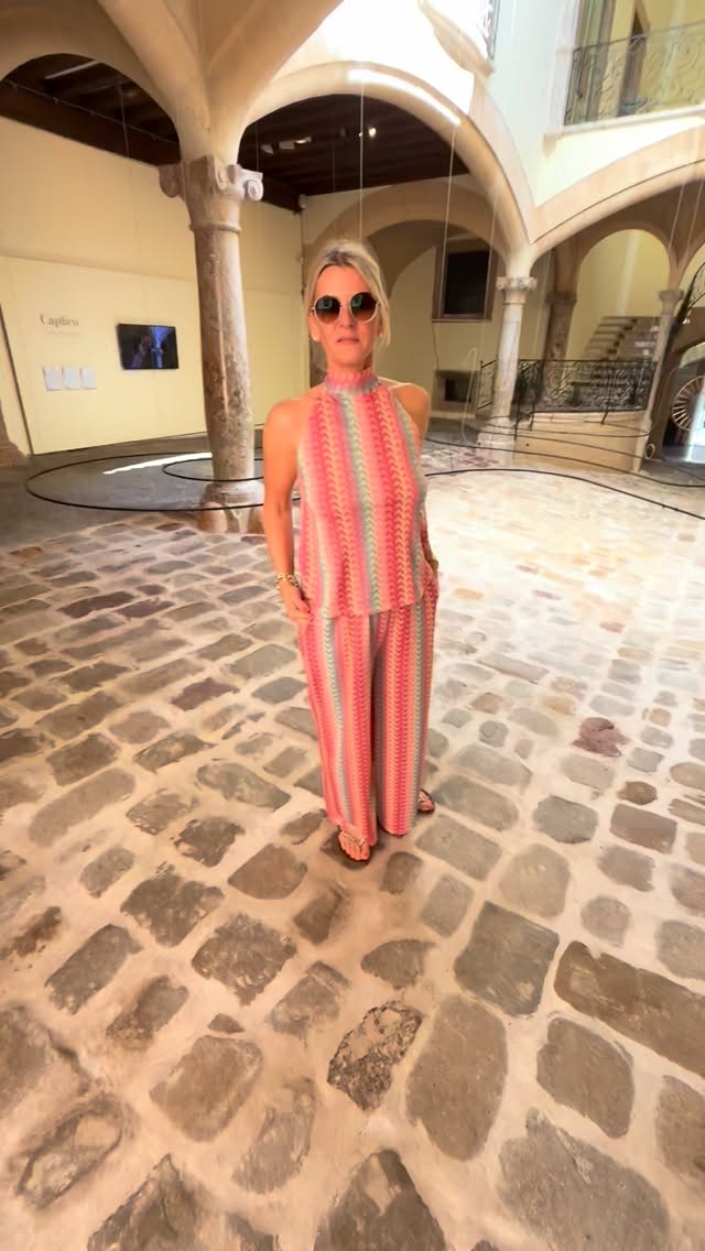 „Ein kleiner Spaziergang über den Passeig del Born – einfach jedes Mal wieder besonders ✨
Palmen, Sonne, dieses Lebensgefühl… wir lieben Palma! 💛🌴
Wer war schon mal hier? #lovepalma
#passeigdelborn #palma #mallorca #lovepalma #mallorcaliebe #islandvibes #palmlove #mediterraneanvibes #spanienliebe #urlaubsmomente #travelinspo #sonnetanken #goodvibesonly #exploremallorca #cityvibes“