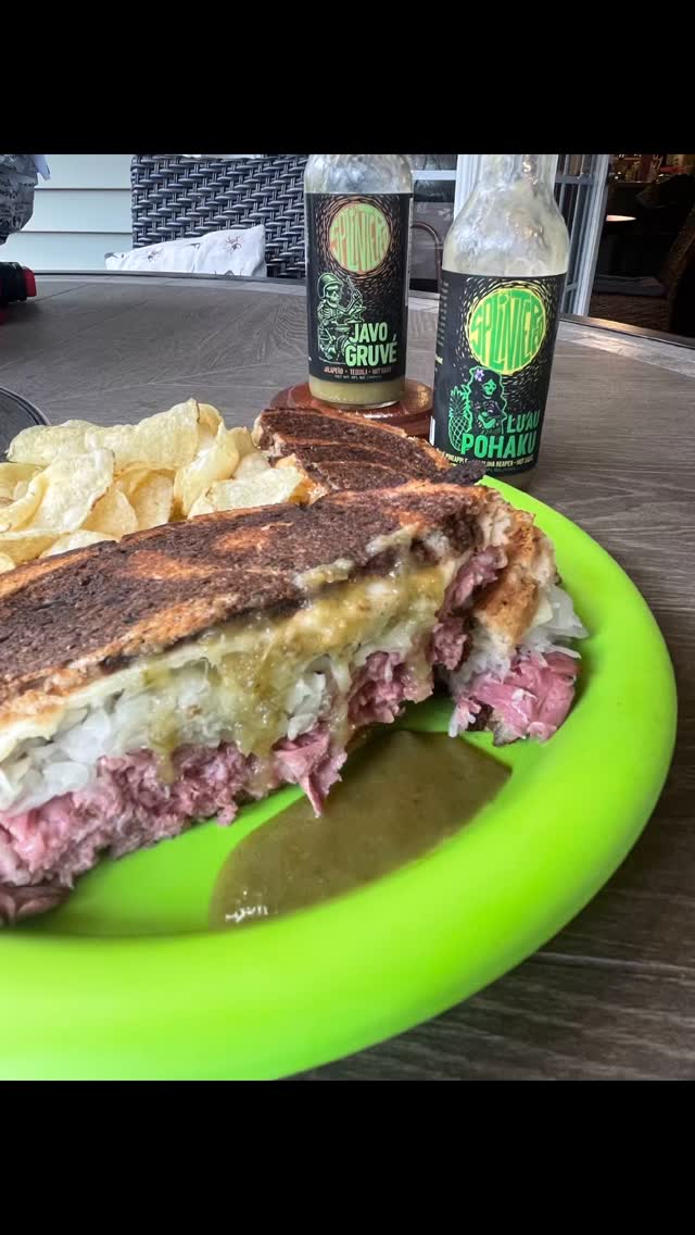 A Rueben with double dose of Splintered Sauce! Lu’Au Pohaku added to Rueben sauce and dipped in JavoGruvé 🤌🏼
Everything at www.splinteredsauce.com is 17% off through 3/17
#hotsauce #carolinareaper #tequila #stpatricksday jalapeño