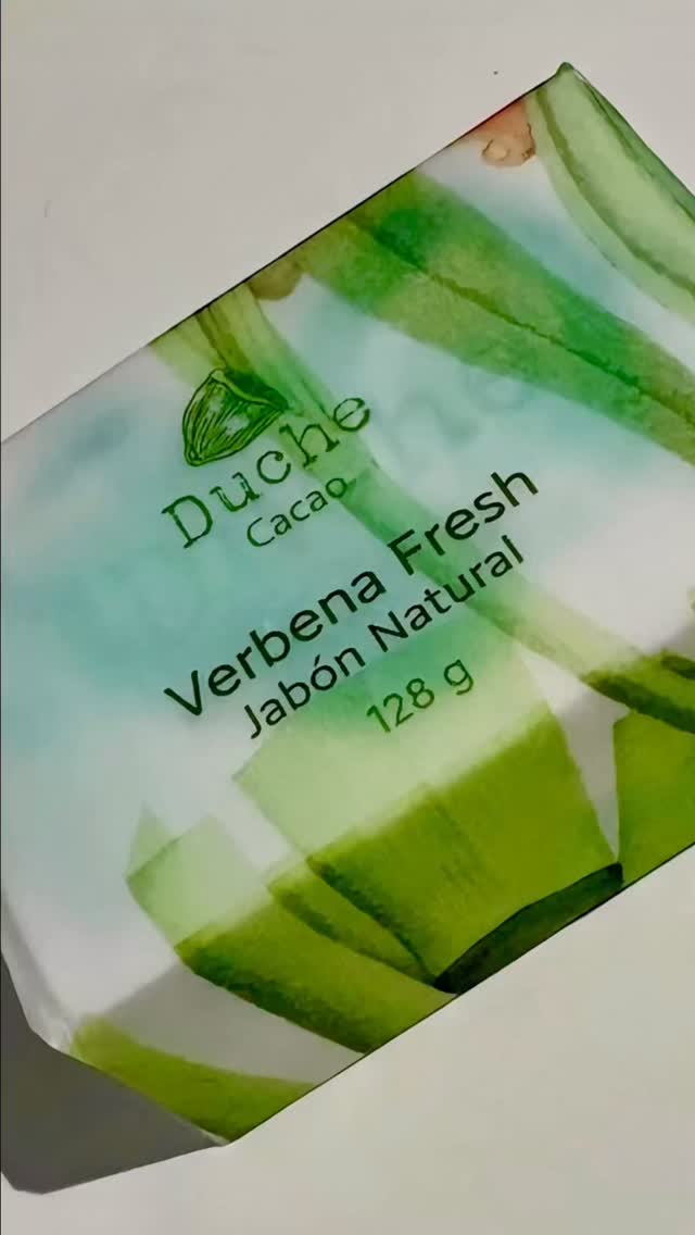 Un nuevo aroma llega a nuestra colección.
El jabón de verbena de la nueva colección de Duchecacao, un jabón elaborado con ingredientes naturales y un aroma fresco y delicado que transforma la ducha en un momento especial del día.#kitsderegalo #jabonesartesanales #jabondeverbena