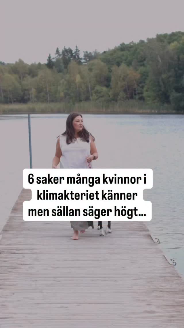 6 saker många kvinnor i klimakteriet känner – men sällan säger högt:
1. Jag känner inte igen mig själv längre.
Hjärndimma, humörsvängningar, viktuppgång. Ibland känns det som att min kropp har förändrats över en natt.
2. Jag känner inte igen kvinnan jag ser i spegeln längre.
Min kropp känns inte längre som min. Ena stunden full av energi – och en stund senare helt dränerad.
3. Jag har svårt att sätta ord på det som händer inom mig.
Det är mer än vallningar eller dålig sömn. Ibland känns det som att ingen riktigt förstår – inte ens de som står mig nära.
4. Jag kan känna mig ensam, även när jag är bland familj och vänner.
Och ibland kommer tårarna bara – som om kroppen behöver släppa ut något jag inte riktigt kan förklara.
5. Jag är trött på att låtsas att allt är bra.
På jobbet och hemma. Att fortsätta ställa upp för alla andra när jag själv känner att jag håller på att gå sönder inombords.
6. Jag sörjer kvinnan jag brukade vara.
Den som inte oroade sig för allt, som hade lätt för skratt och kunde känna glädje. Jag saknar henne mer än jag vågar säga.
Klimakteriet handlar inte bara om vallningar.
Det kan påverka både kropp, tankar och känslor.
Om du nickar igenkännande just nu vill jag att du ska veta att du inte är ensam.
Som barnmorska har jag mött många kvinnor som berättar om precis de här känslorna.
Och jag har själv upplevt flera av dem.
Vilken av punkterna känner du mest igen dig i just nu?
Med värme,
Leslie💕
#klimakteriet #kvinnohälsa #stress #mentalhälsa