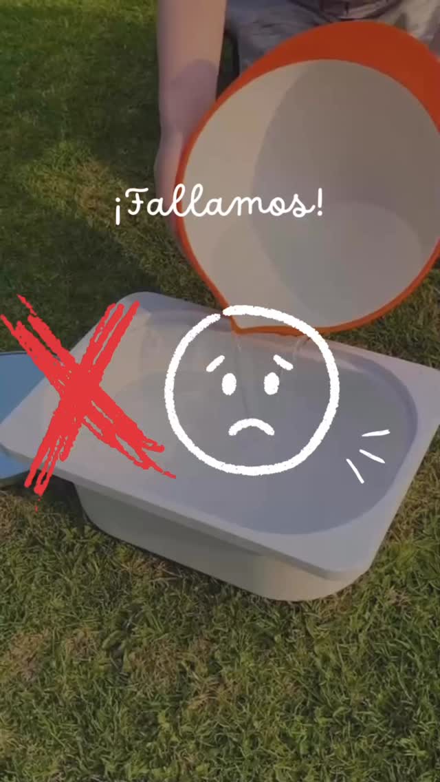 Arcoíris en casa 🌈
.
❌Estos fueron nuestros errores.
En el primer intento:
-La luz del sol era débil (estaba un tanto nublado)
-El espejo no estaba completamente sumergido
.
✅ Tips para lograr crear un arcoíris 🌈
En el segundo intento:
-El sol estaba en su punto más alto (12:00h)
-El espejo estaba totalmente sumergido
-Colocamos algo debajo del espejo para inclinarlo
-Hay que esperar a que el agua esté un poco calmada
.
Googlea estos términos para explicar mejor cómo se forma un arcoíris en agua (sí como con la lluvia)
Reflexión, dispersión y refracción de la luz solar
.
Cuéntanos si tú también quieres intentarlo
.
#toddlerplay #experimentosparaniños #matandpaf