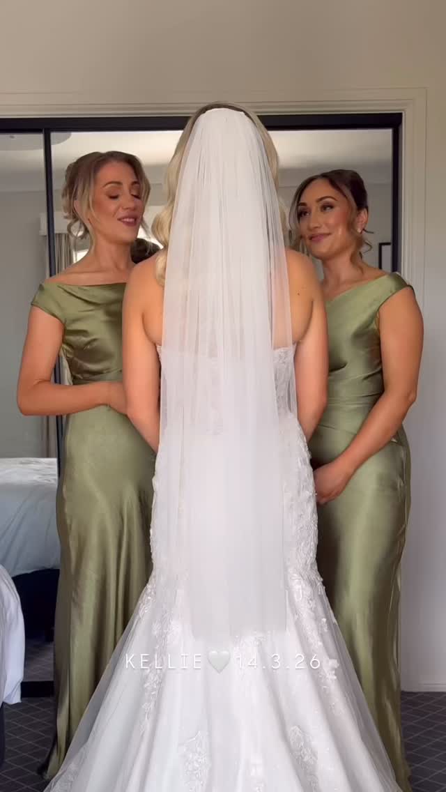 Such a dream bride 🥰 Absolutely beautiful inside and out.
It was such a pleasure to be a part of this special day 🤍
Hair and makeup by me 🥰