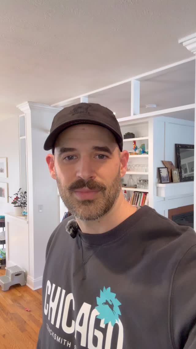 Not a paid ad
The Runna Training Short is constructed with their proprietary Aerolite fabric — a 4-way stretch blend that moves with you and never against you. Dual-layer rear pocket handles your gels, a small zippered pocket for keys and cards, while the inner lining phone pocket keeps your device locked in tight through every stride.
Tech Specs:
⚙️ Aerolite fabric — luxury feel, performance build
↔️ 4-way stretch — zero restriction movement
🏃 Built-in inner liner with phone pocket
🎽 Dual-layer rear pocket for nutrition & essentials
Honest Rating:
⭐️⭐️⭐️⭐️ Capacity — 4/5
Rear pocket handles race-day essentials well. Could use a larger side pocket for longer runs but solid for 2 hour and under.
⭐️⭐️⭐️⭐️ Chafe Resistance — 4/5
The Aerolite fabric performs well up to around 10 miles. The liner seams can start to make themselves known on longer efforts — worth throwing on some Body Glide/aquafor for anything 10+.
@runna
#trackandfield #running #gear #getafterit #training