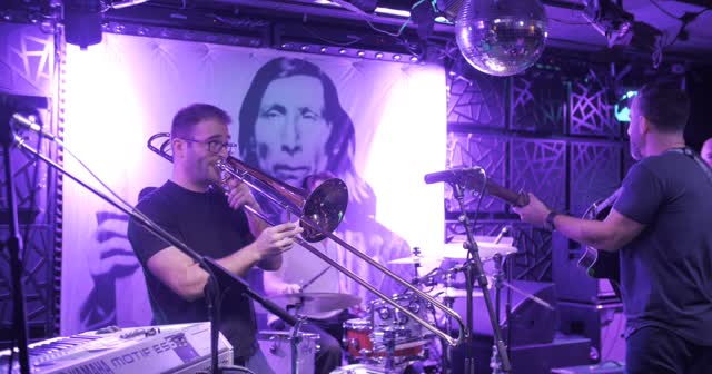 @alcarpedrummer , ladies and gents. ๐ฅ
#granttheband #livemusic #originalmusic #indierock #waking up