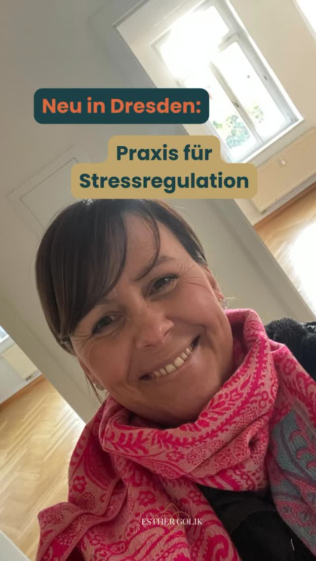 ✨ Meine Praxis hat eröffnet ✨
In den letzten Monaten ist ein Ort entstanden, der mir sehr am Herzen liegt:�meine Praxis für Stressregulation.
Ich arbeite mit Menschen – besonders mit Frauen – die im Alltag viel tragen, viel leisten und oft lange funktionieren, obwohl ihr Nervensystem längst im Dauerstress läuft.
Viele merken irgendwann:
�Abschalten fällt schwerer.�Erholung fühlt sich nicht mehr wirklich erholsam an.�Der Kopf läuft weiter, auch wenn eigentlich Ruhe wäre.
Genau hier setzt meine Arbeit an.
In meiner Praxis geht es darum, Stressdynamiken frühzeitig zu erkennen und Wege zu finden, wie das Nervensystem wieder mehr Regulation und Stabilität erleben kann.
Am 9. Mai feiere ich die offizielle Eröffnung – als Tag der offenen Tür.
�Räume kennenlernen, Fragen stellen und einen Einblick in meine Arbeit bekommen.