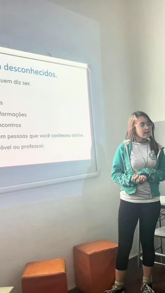 Os alunos do 9º ano apresentaram seus trabalhos na sala de multimídia sobre o tema Segurança na Internet. A atividade estimulou a pesquisa, o pensamento crítico e a conscientização sobre a importância de navegar com responsabilidade e cuidado no ambiente digital. 💻📚✨
Parabéns professora Adelaide e Alunos 😍
#EducaçãoQueTransforma #colégioportosantista #baixadasantista #santos #alunos
