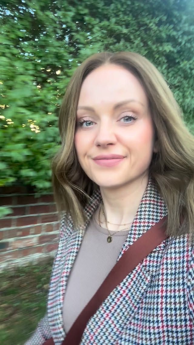 Sometimes your bodyâs the only one in the room telling the truth.
Let it talk.
#emdr #nervoussystemhealing #psychology #therapyreel #healingjourney #traumarecovery