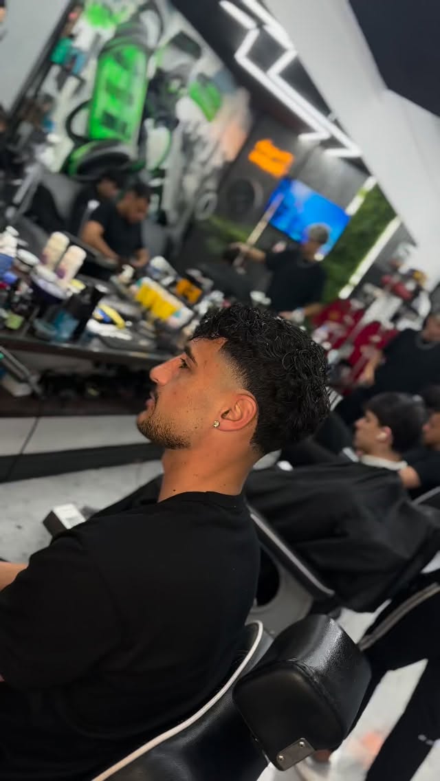 Taper culrs on top
#barberlife #curly #taper #maltabarber #virale