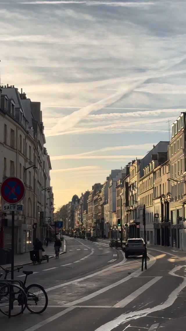 Another flea market day and if I could make a wish, please do that they all be like this one : sunny and with many good finds ✨ it gives positive energy for the rest of the day !!
How is your Sunday going ?