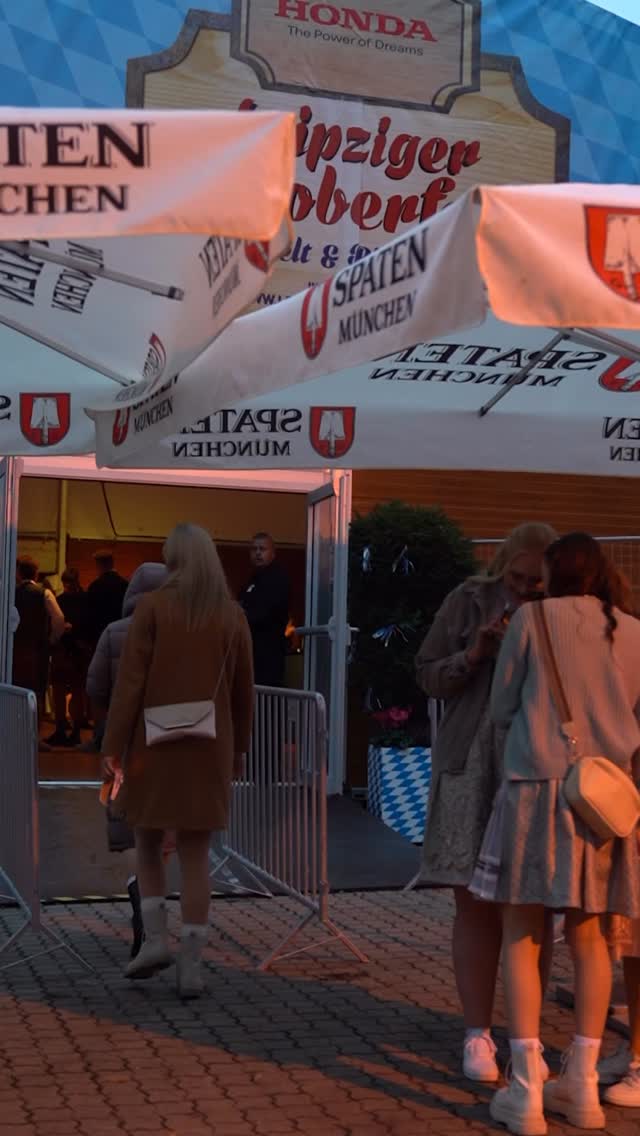 Mia Julia ist zurück. 🔥
Die Frau, die jedes Zelt zum Beben bringt, steht wieder auf unserer Bühne.
Am 09.10.2026 eskaliert das Leipziger Oktoberfest erneut.
Leipzig, seid ihr bereit?
🎪 Leipziger Oktoberfest
📅 09.10.2026
🎤 Mia Julia – live
🎟️ Jetzt Tickets sichern.
#dasleipzigeroktoberfest #leipzig #miajulia #gaudi #wiesn