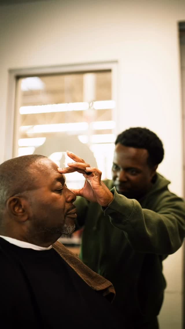 Rob Puttin Hair on The Floor at @cutbarwest located inside the west ashley walmart in Charleston South Carolina #charlestonbarber #northcharlestonbarber #goosecreekbarber #summervillebarber #jointbasecharleston