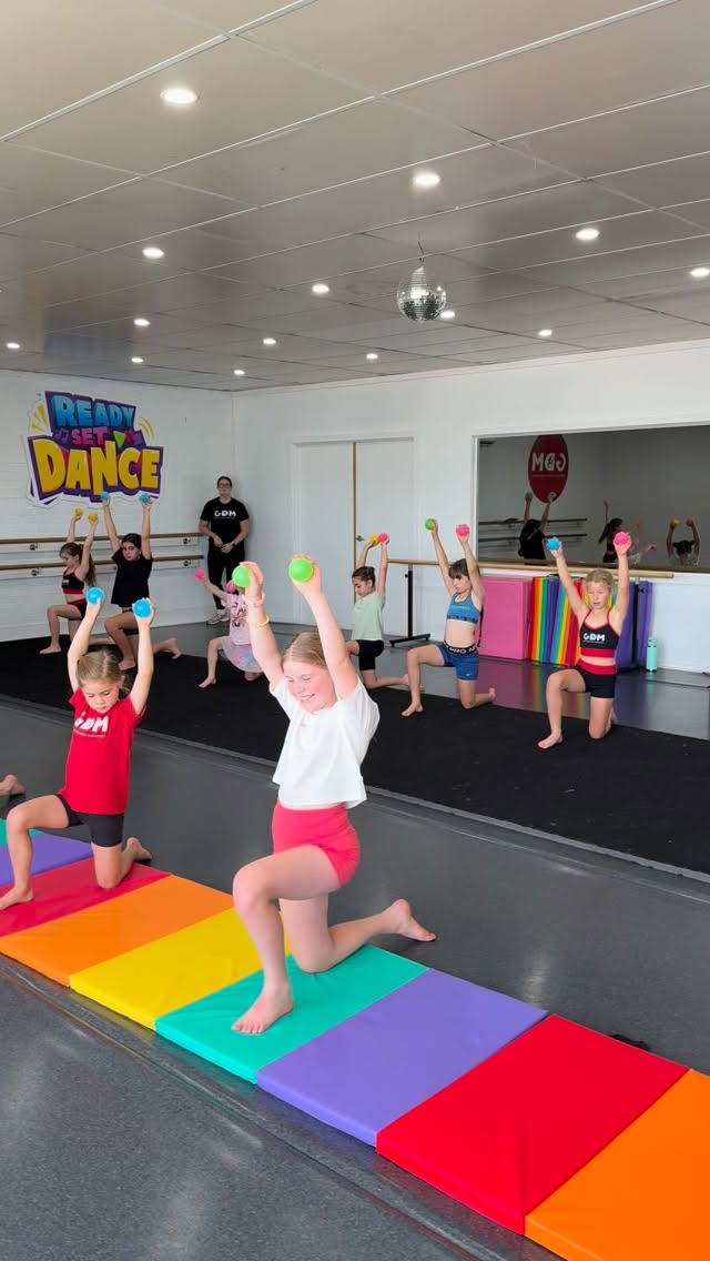 First cartwheel and aerial clinic for the year 🤸🏼♀️🌟
#geelongdancemovement #cartwheels