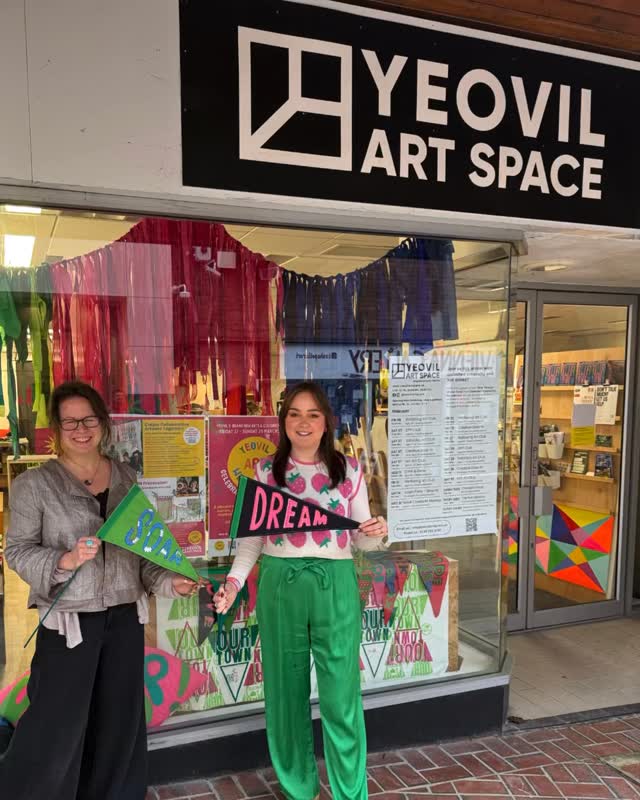 A brand new arts festival is coming to Yeovil this time next week. 🎉☀️
From Friday March 27th to Sunday March 29th, the Yeovil Art Weekender will be in full swing, and everyone is invited! ✨
You can hear more about how the Yeovil Art Weekender will light up our days in the town and beyond, as I chat with @jess.egan.art and @izziejobbinsart about how it’s all come about, what’s on over the weekend, and their hopes for this real celebration of creativity.
We also chat about how art can really lift the places where we live and our spirits! 💕
Here’s a clip about some of the things happening at the festival and head to besomerset.com to listen to our conversation in full. 📻 @besomerset
The festival is going to be brilliant! ✨
@yeovilartspace
#somerset #art #yeovilartspace #artsfestival #fridayfeeling