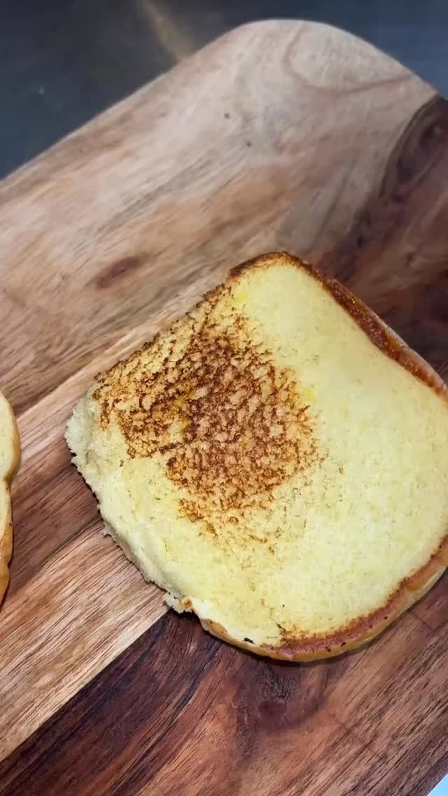 Don’t miss out on the heat we’re serving up this weekend!
Logan Fries- Shoestring Fries topped with Monterey Jack Cheese Sauce, Grilled Onions & Secret Sauce
Carolina Pulled Pork Sando- Braised Pork Tossed in Carolina BBQ, Bread & Butter Pickles, House Slaw, Crispy Onions, Toasted Bun
Bleu Buffalo Chicken BLT- Double Dredged Crispy Chicken, Old Bay Hot Sauce, Smoked Bleu Cheese Spread, Lettuce, Tomato, Millionaire Bacon, Toasted Bun
Come get em before they’re gone! 😎😎😎 #northeastmd #goodeats #smashburgers #fyp #foodporn