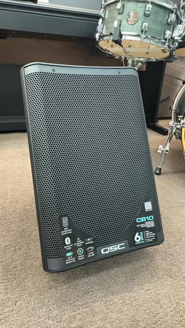 🔊 QSC CB10 – Potência, mobilidade e tecnologia profissional.
A QSC CB10 é uma caixa ativa portátil desenvolvida para quem precisa de qualidade sonora profissional com total praticidade. Compacta e extremamente versátil, ela é ideal para músicos, eventos, igrejas, apresentações e aplicações móveis.
⚙️ Principais especificações:
• Woofer: 10” de alta performance
• Potência: até 440W RMS e 900W (pico)
• Resposta sonora: graves firmes, médios claros e ótima projeção
• Bateria interna: até 12 horas de autonomia
• Conectividade: Bluetooth para reprodução de áudio sem fio
• Controle inteligente: ajuste de funções via aplicativo disponível na Play Store
• DSP integrado: processamento digital para melhor desempenho do sistema
• Design portátil: estrutura compacta e fácil de transportar
✨ Uma solução completa para quem busca potência, mobilidade e controle inteligente em um único equipamento.
Quer saber mais sobre a QSC CB10? Fale com a gente!
#QSC #QSCaudio #CB10 #SomProfissional AudioProfissional
#cariocainstrumentosmusicais