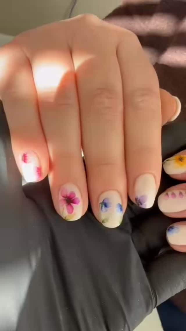 Watercolour Flowers πΊ
*Sarah P - Nail Art Level 3
#watercolourflowers #watercolournails #walsall #walsallnails #walsallsalon @magpie_beauty